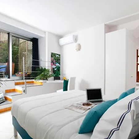 Maison Angela Bed & Breakfast
