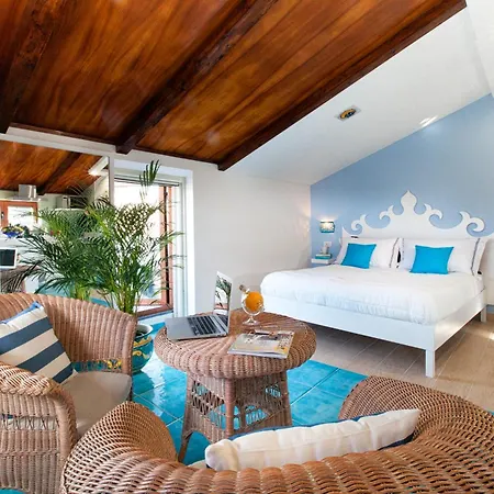 Bed & Breakfast Maison Angela 4*